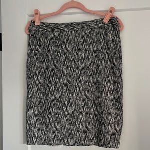 limited white/black Size 6 pencil skirt